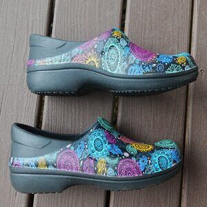 Crocs Neria Pro II Graphic Clog Women's -- Black Paisley Dual Comfort Size 11